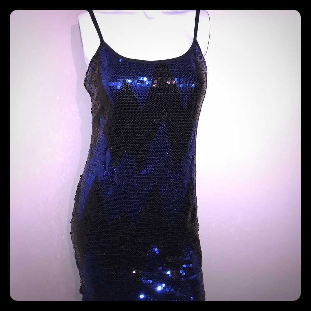 Black and blue sequins dress